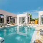Nopi Exclusive Villa, A Sunlit Retreat By Mindyourvilla 티실리비