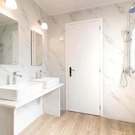 Willa Nopi Exclusive Villa, A Sunlit Retreat By Mindyourvilla *