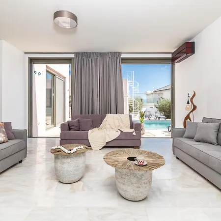 Nopi Exclusive Villa, A Sunlit Retreat By Mindyourvilla Vilă