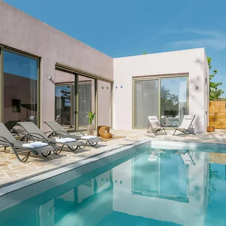 Nopi Exclusive Villa, A Sunlit Retreat By Mindyourvilla Vilă *