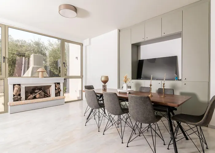 Nopi Exclusive Villa, A Sunlit Retreat By Mindyourvilla Villa Planos